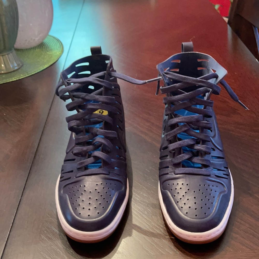 Nike. Leather Navy Blue size 9